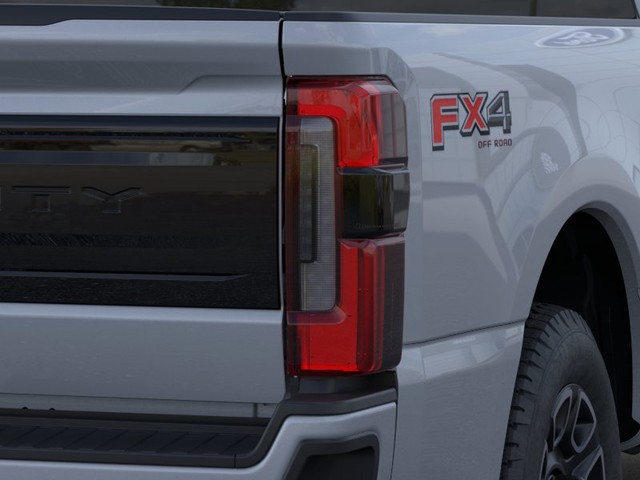Ford Super Duty F-250 SRW Vehicle Full-screen Gallery Image 21