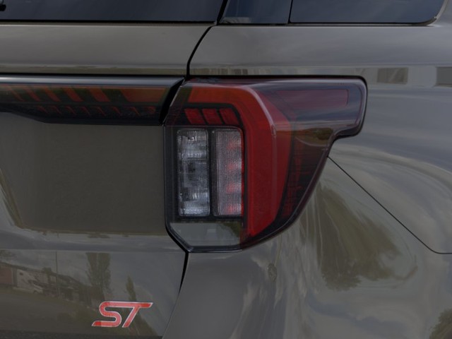 Ford Explorer Vehicle Full-screen Gallery Image 21
