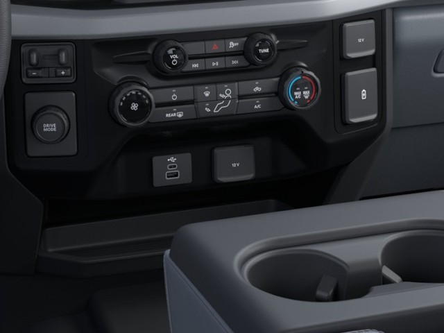 Ford Super Duty F-450 DRW Vehicle Full-screen Gallery Image 15