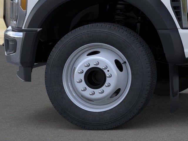 Ford Super Duty F-450 DRW Vehicle Full-screen Gallery Image 19