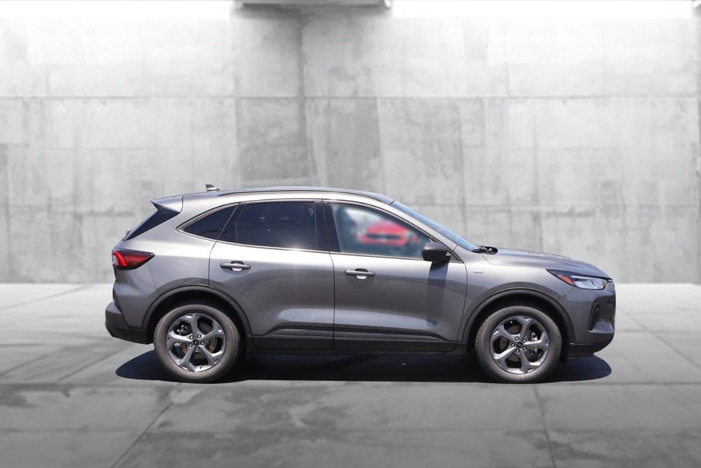 Ford Escape Vehicle Full-screen Gallery Image 5
