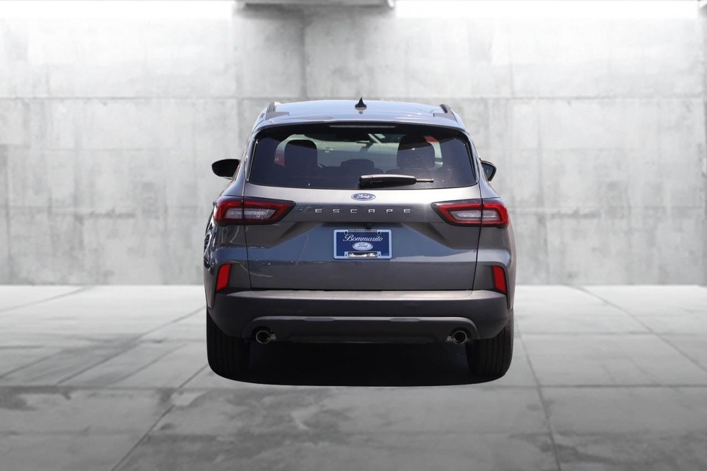 Ford Escape Vehicle Full-screen Gallery Image 6
