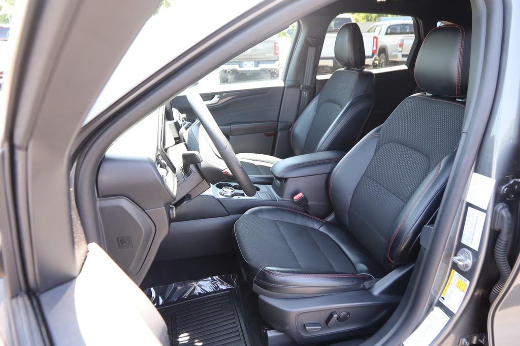 Ford Escape Vehicle Full-screen Gallery Image 8