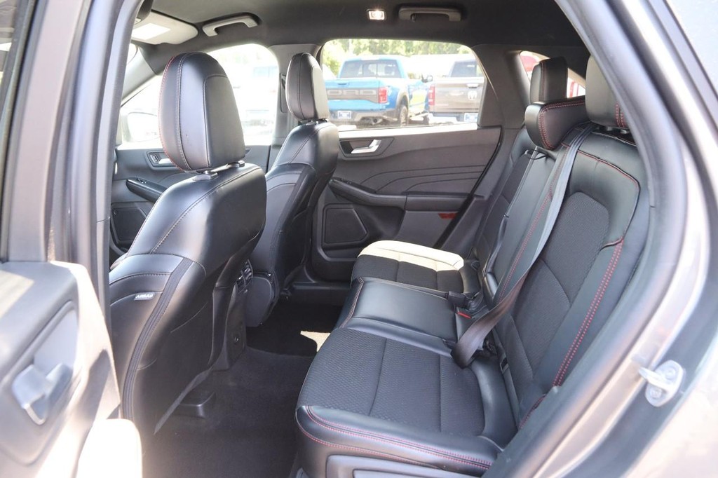 Ford Escape Vehicle Full-screen Gallery Image 9