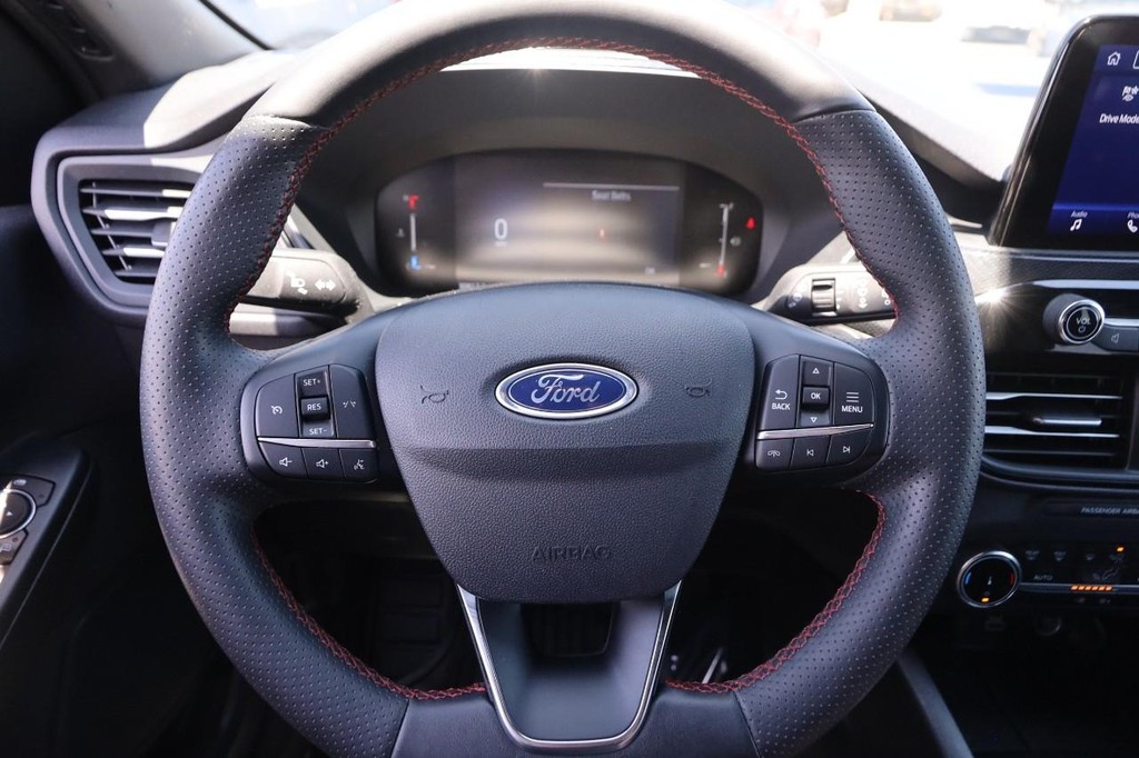 Ford Escape Vehicle Full-screen Gallery Image 10