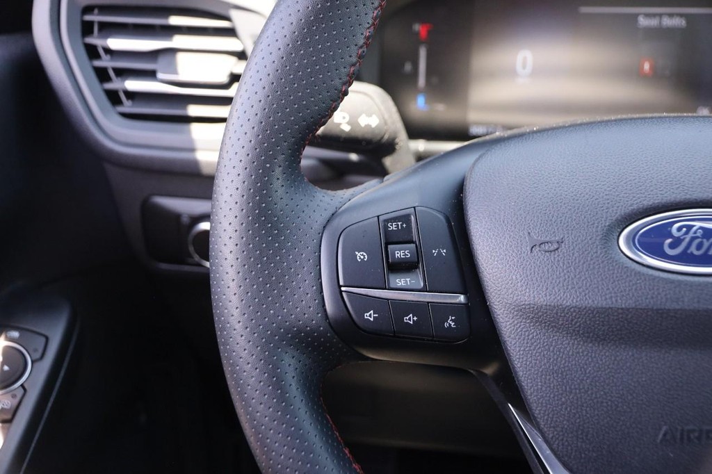 Ford Escape Vehicle Full-screen Gallery Image 11