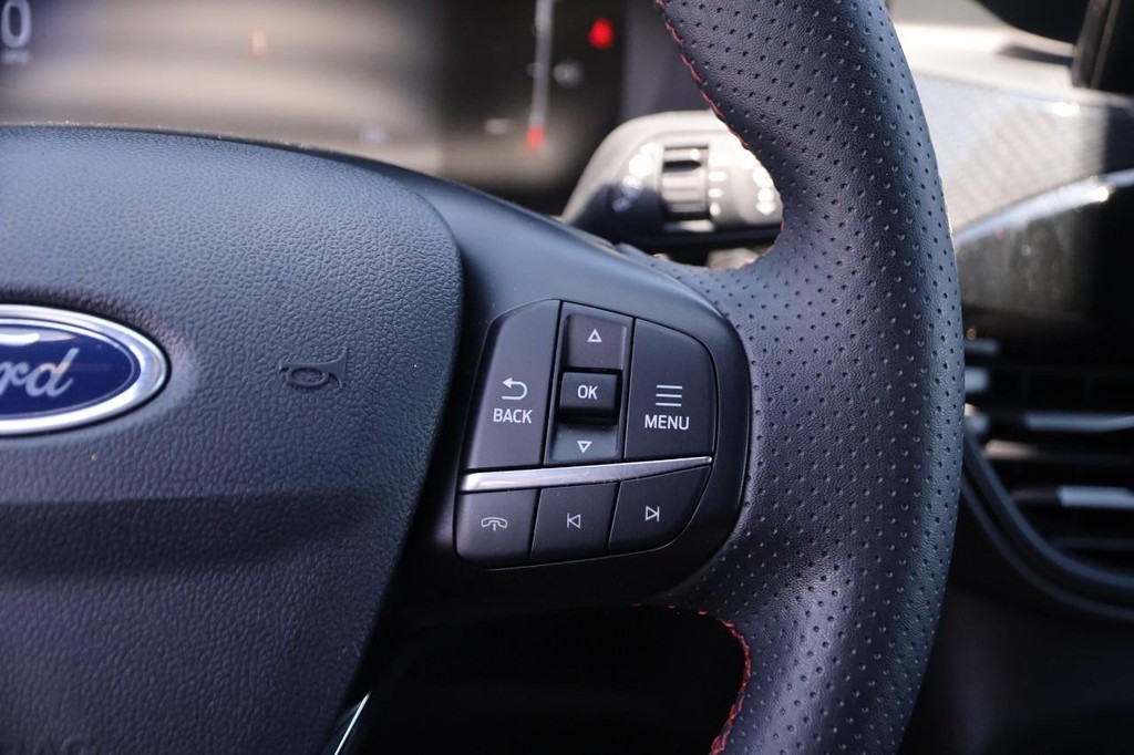 Ford Escape Vehicle Full-screen Gallery Image 12