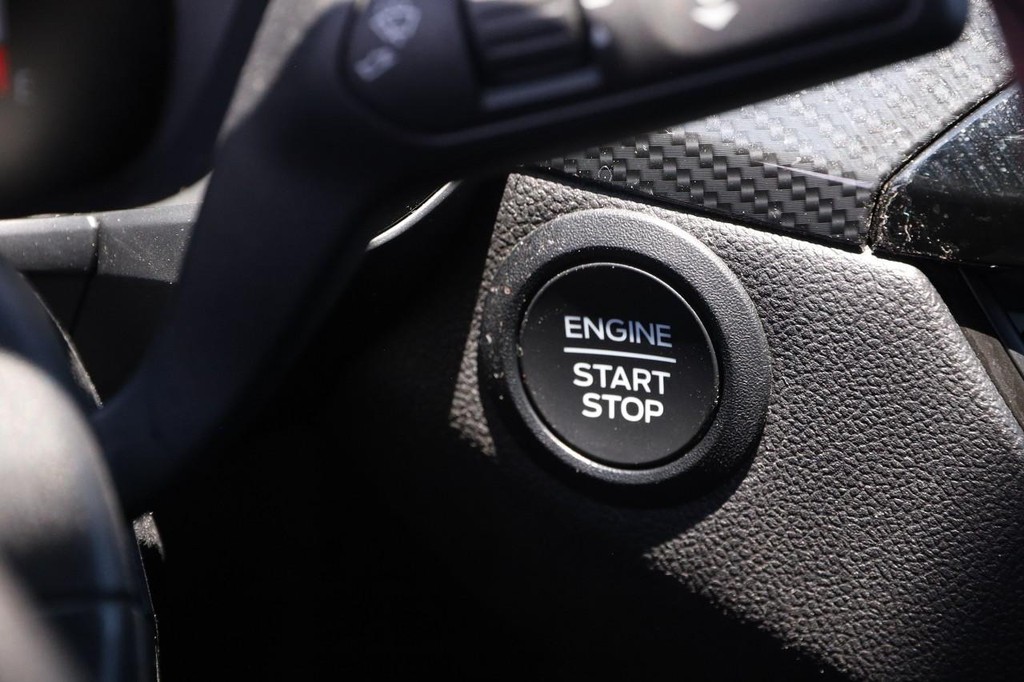 Ford Escape Vehicle Full-screen Gallery Image 14