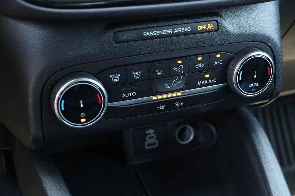 Ford Escape Vehicle Full-screen Gallery Image 17