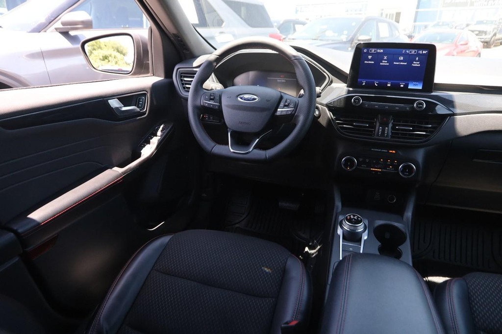 Ford Escape Vehicle Full-screen Gallery Image 21