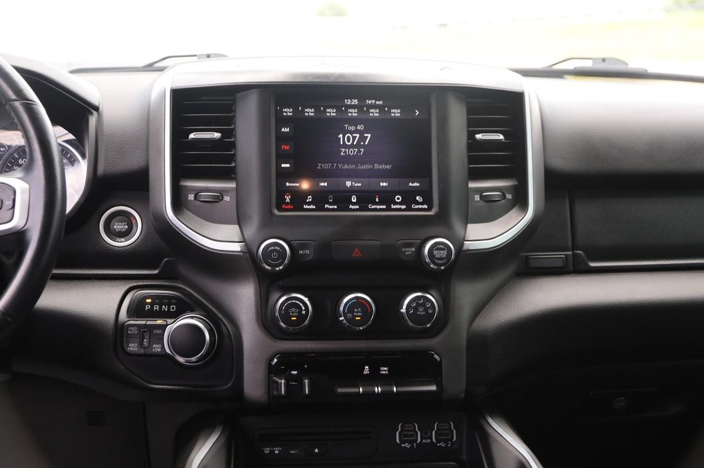 Ram 1500 Vehicle Image 26