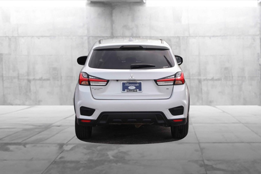 Mitsubishi Outlander Sport Vehicle Image 06