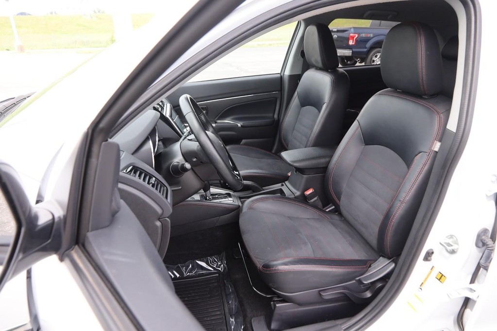 Mitsubishi Outlander Sport Vehicle Image 08
