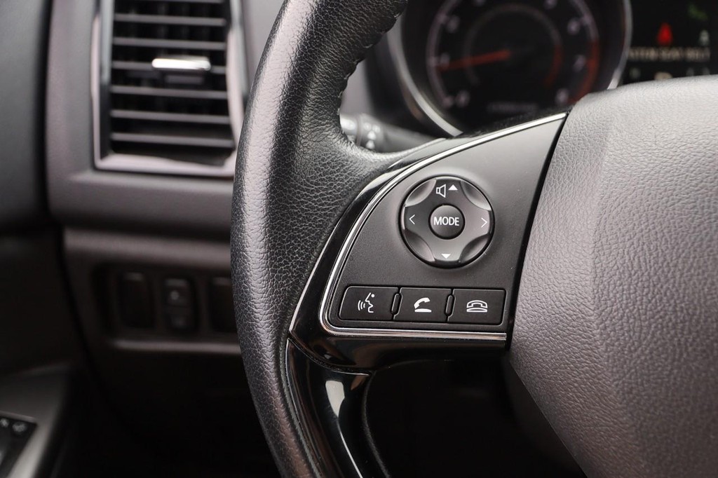 Mitsubishi Outlander Sport Vehicle Image 11