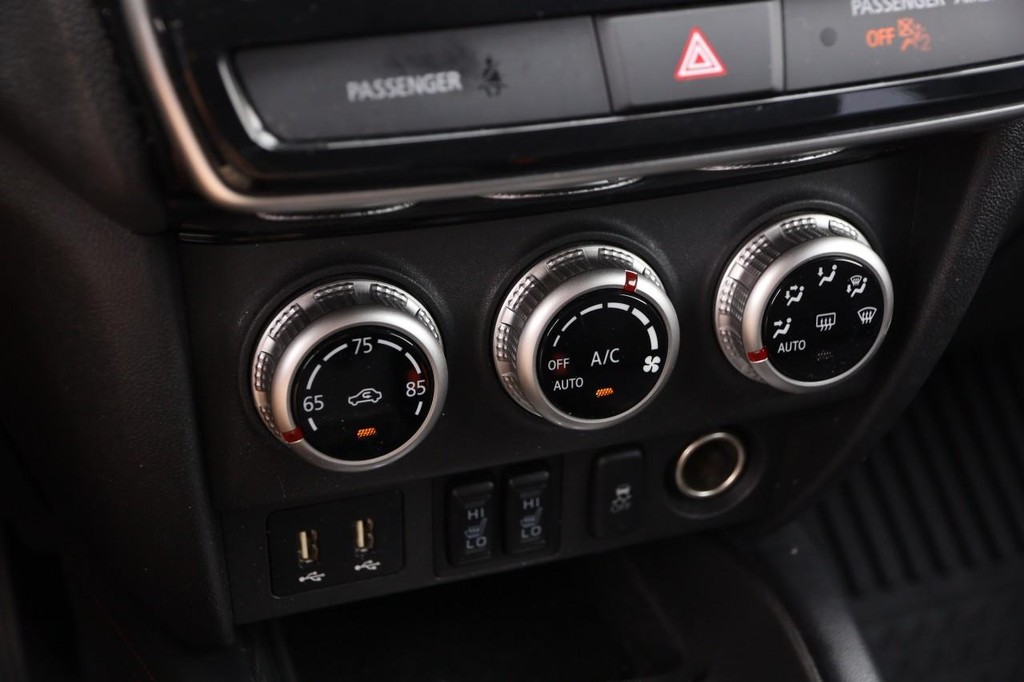 Mitsubishi Outlander Sport Vehicle Image 18