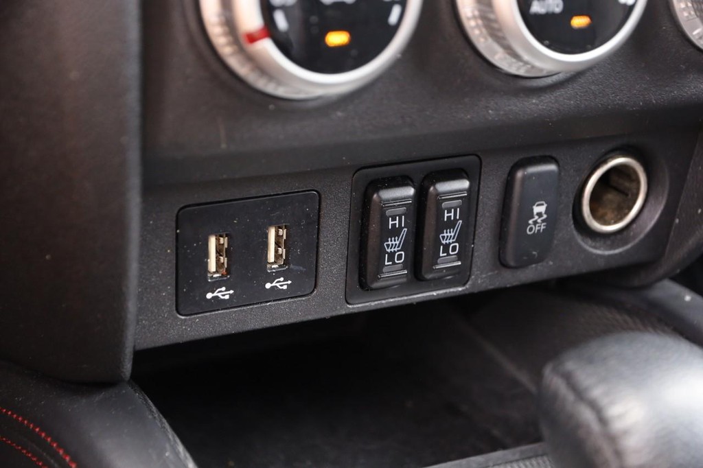 Mitsubishi Outlander Sport Vehicle Image 19
