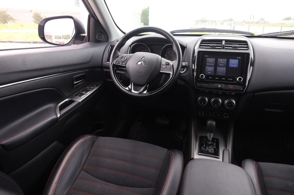 Mitsubishi Outlander Sport Vehicle Image 23