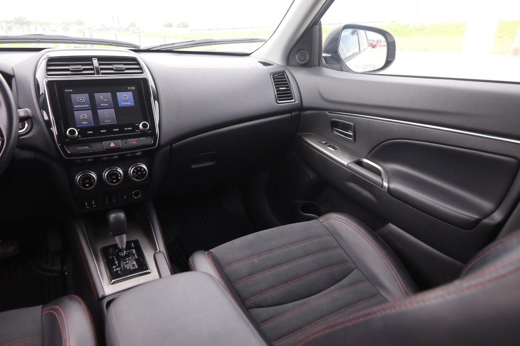 Mitsubishi Outlander Sport Vehicle Image 26
