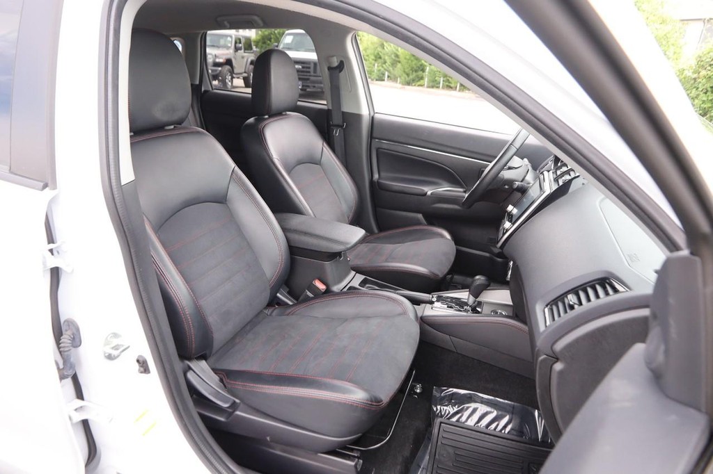Mitsubishi Outlander Sport Vehicle Image 27