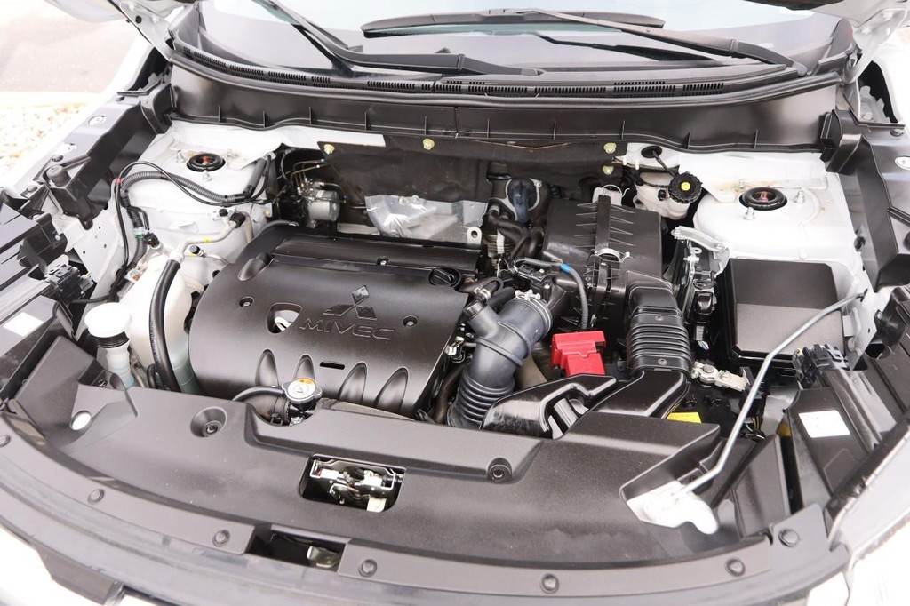 Mitsubishi Outlander Sport Vehicle Image 28