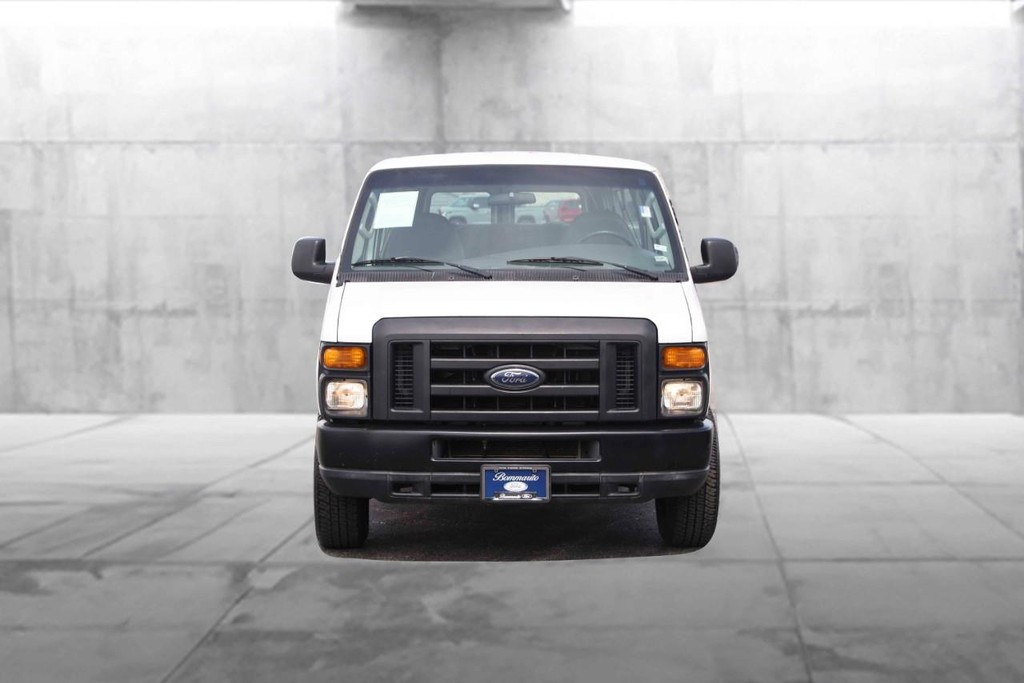 Ford Econoline Wagon Vehicle Image 04