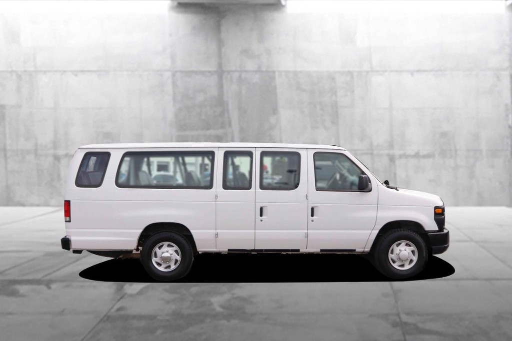 Ford Econoline Wagon Vehicle Image 05