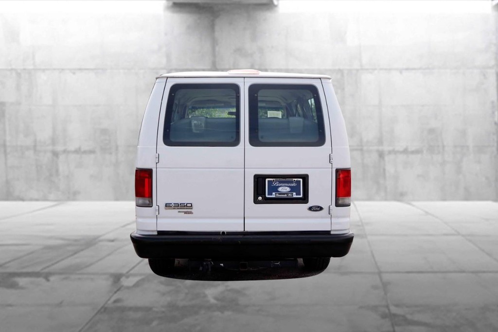 Ford Econoline Wagon Vehicle Image 06