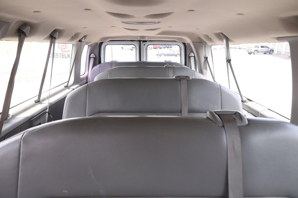 Ford Econoline Wagon Vehicle Image 21