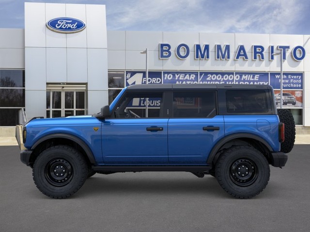 Ford Bronco Vehicle Full-screen Gallery Image 3