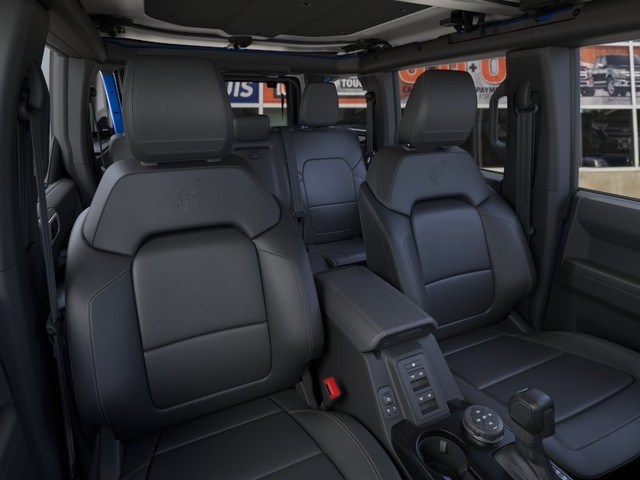 Ford Bronco Vehicle Full-screen Gallery Image 10