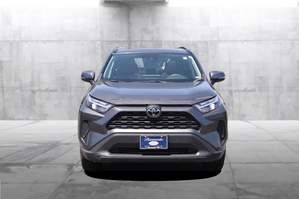 Toyota RAV4 Vehicle Full-screen Gallery Image 4