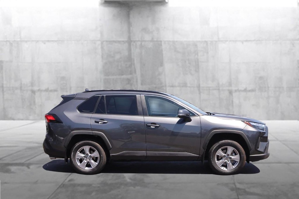 Toyota RAV4 Vehicle Full-screen Gallery Image 5