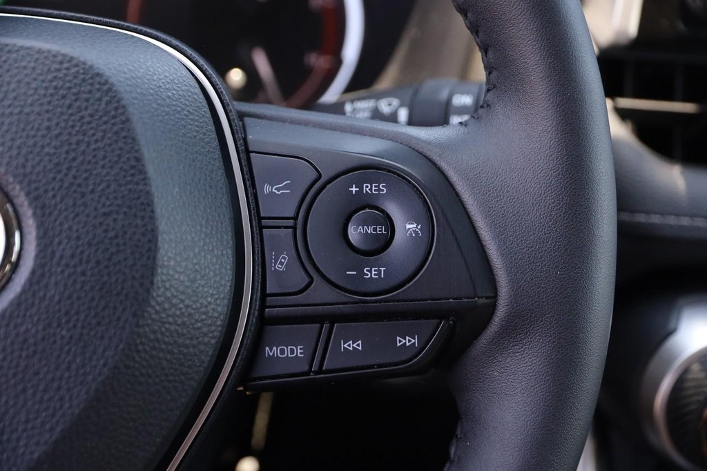 Toyota RAV4 Vehicle Full-screen Gallery Image 14