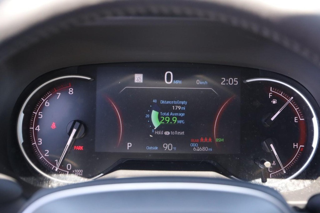 Toyota RAV4 Vehicle Full-screen Gallery Image 15