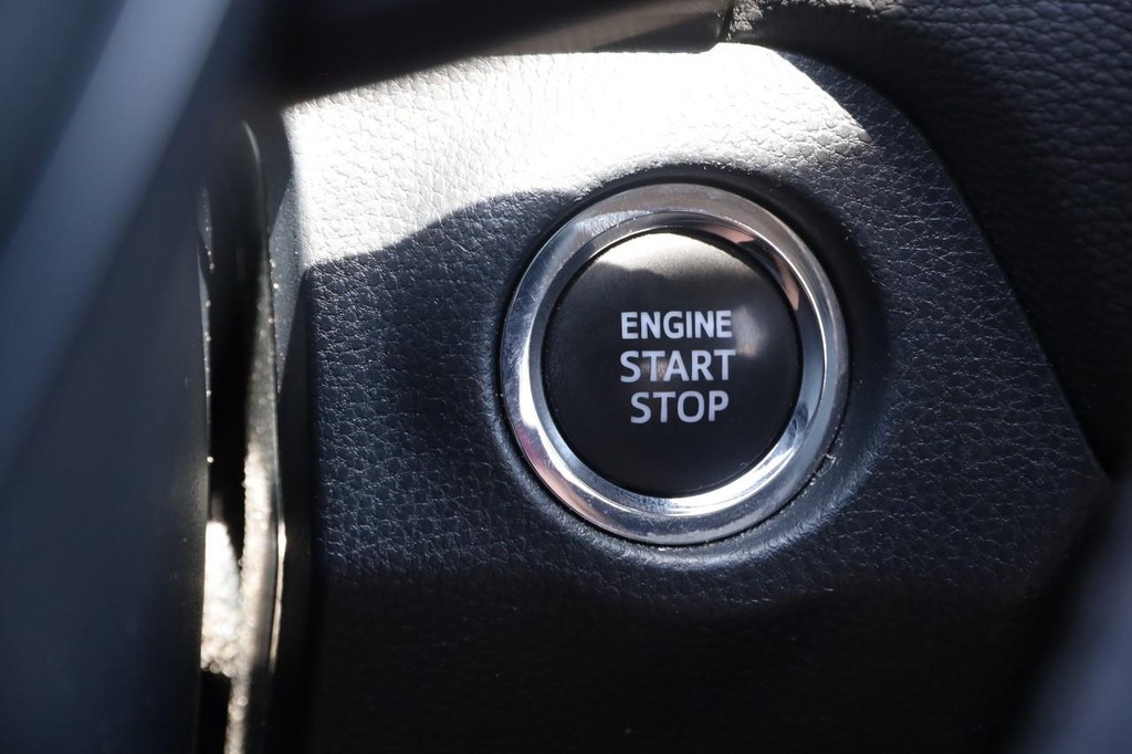 Toyota RAV4 Vehicle Full-screen Gallery Image 16