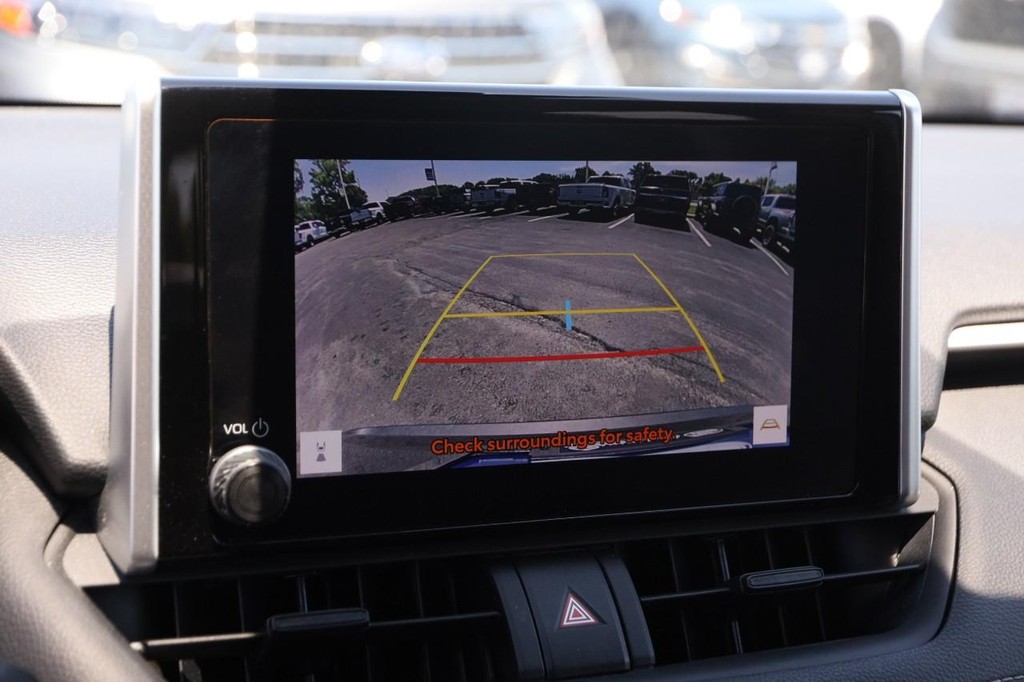 Toyota RAV4 Vehicle Full-screen Gallery Image 18