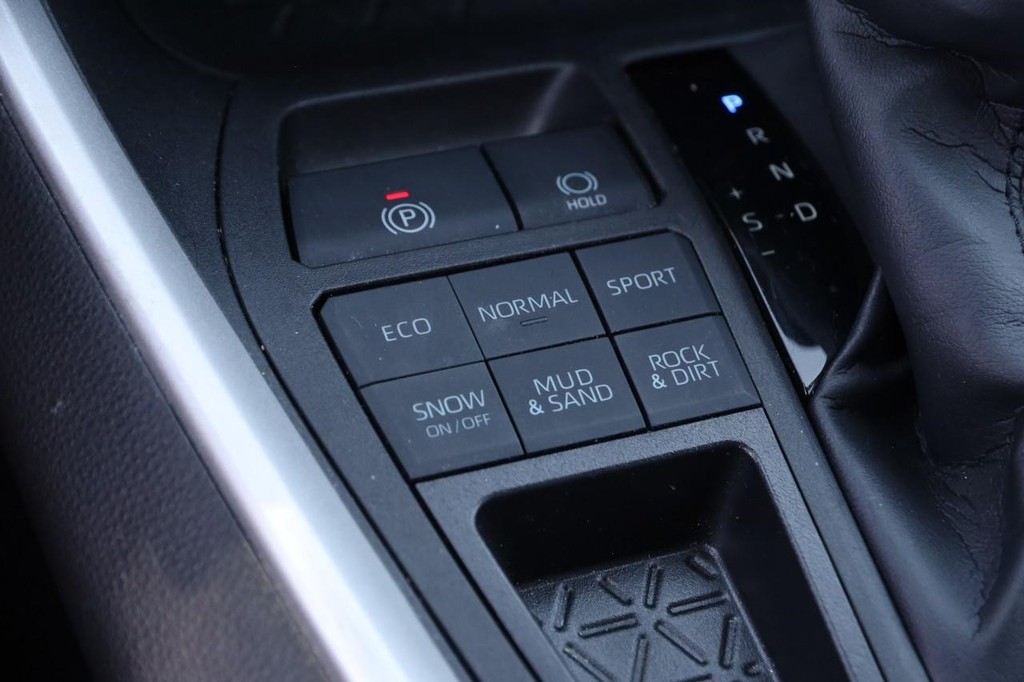 Toyota RAV4 Vehicle Full-screen Gallery Image 20