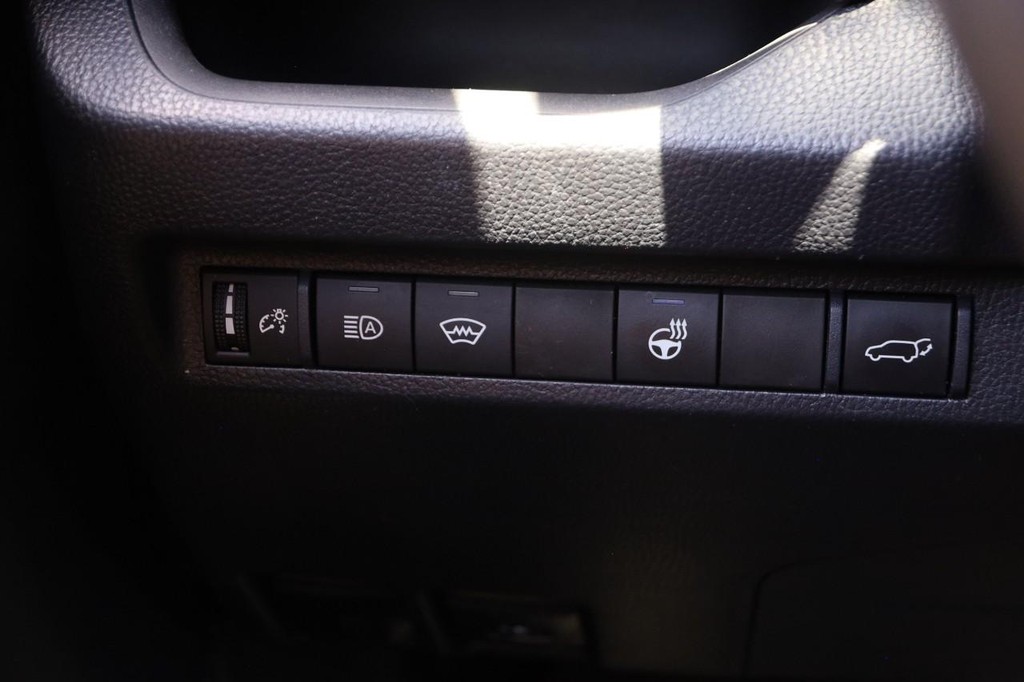 Toyota RAV4 Vehicle Full-screen Gallery Image 21