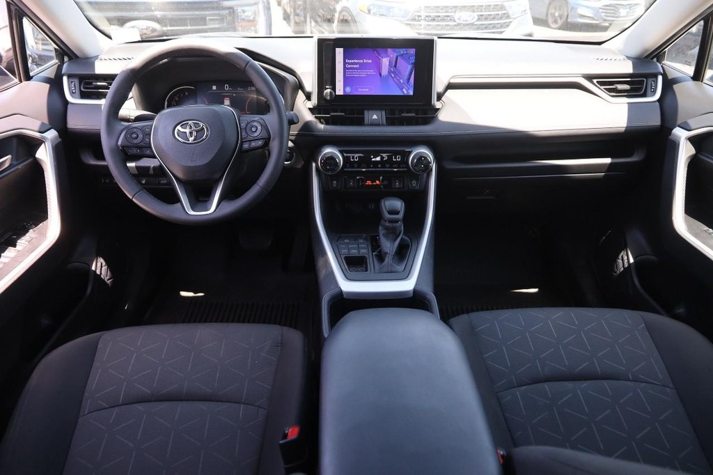 Toyota RAV4 Vehicle Full-screen Gallery Image 22