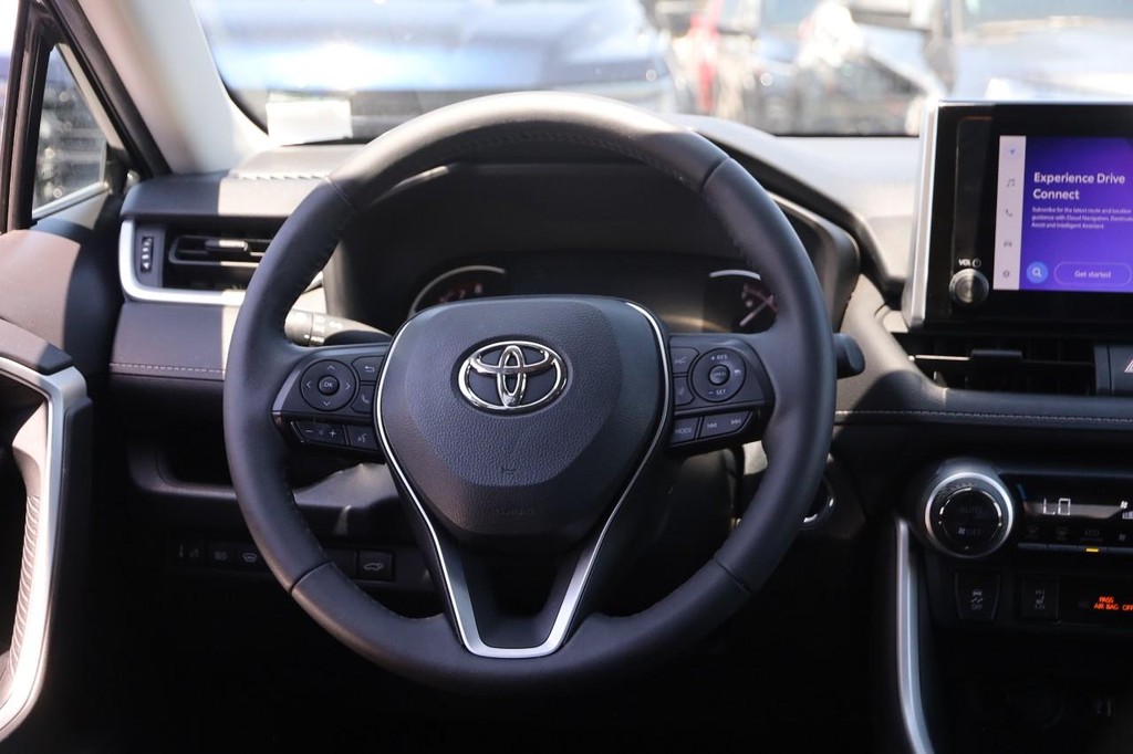 Toyota RAV4 Vehicle Full-screen Gallery Image 24