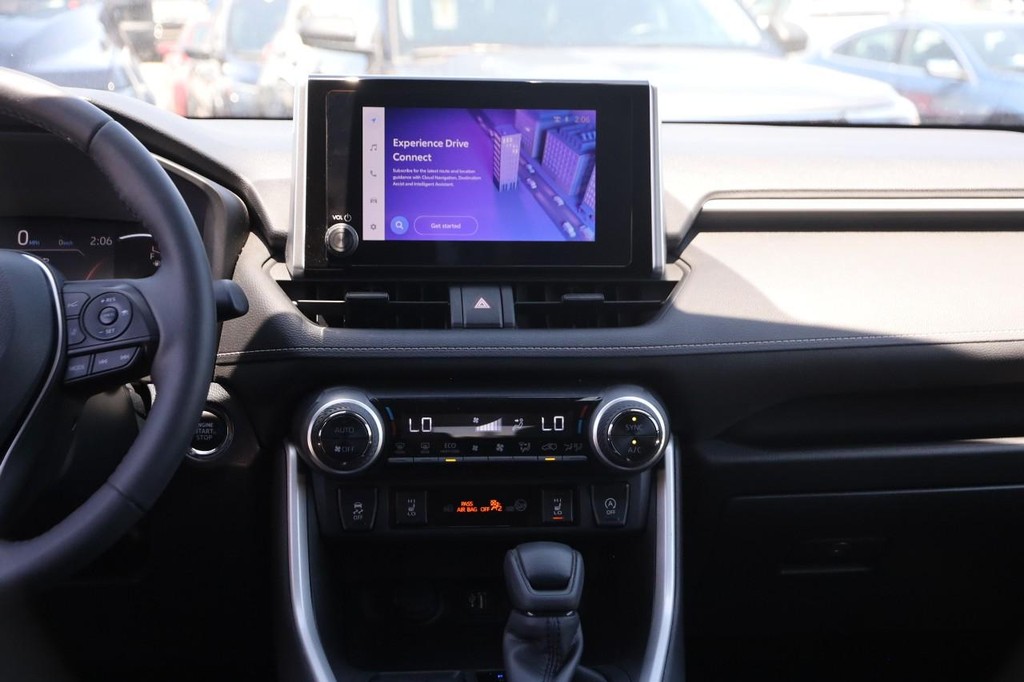 Toyota RAV4 Vehicle Full-screen Gallery Image 25