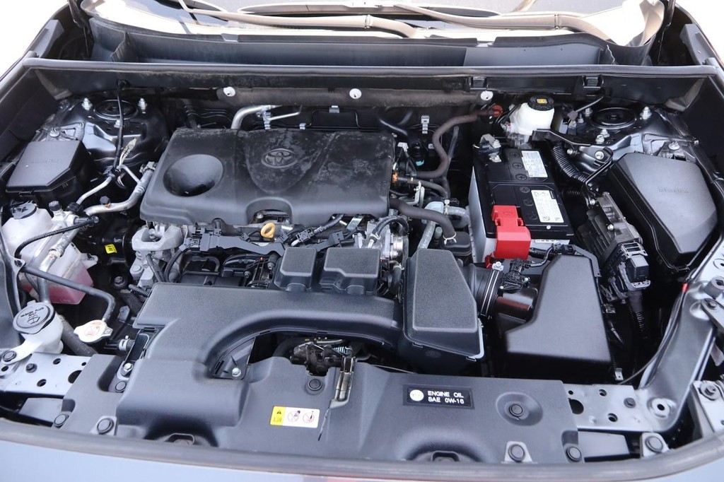 Toyota RAV4 Vehicle Full-screen Gallery Image 28