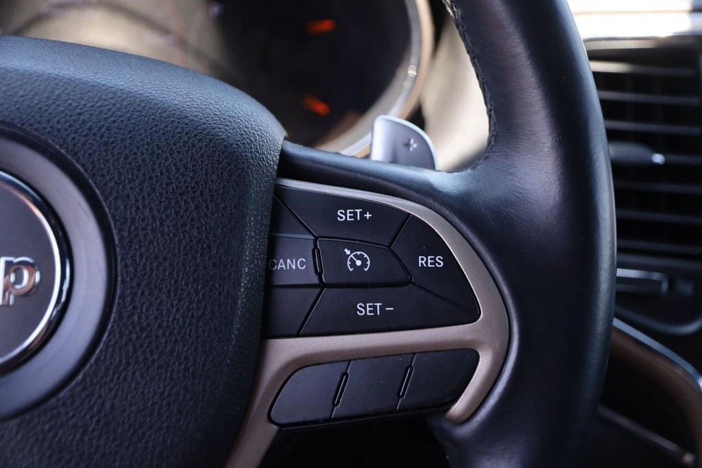 Jeep Grand Cherokee Vehicle Full-screen Gallery Image 13