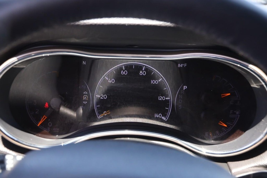Jeep Grand Cherokee Vehicle Full-screen Gallery Image 14