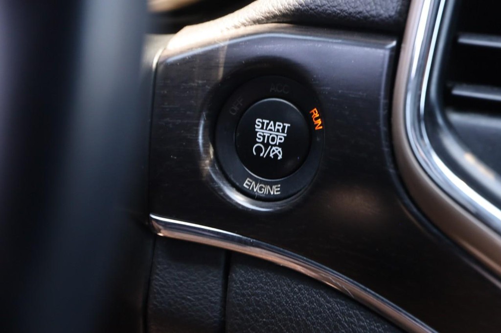 Jeep Grand Cherokee Vehicle Full-screen Gallery Image 15