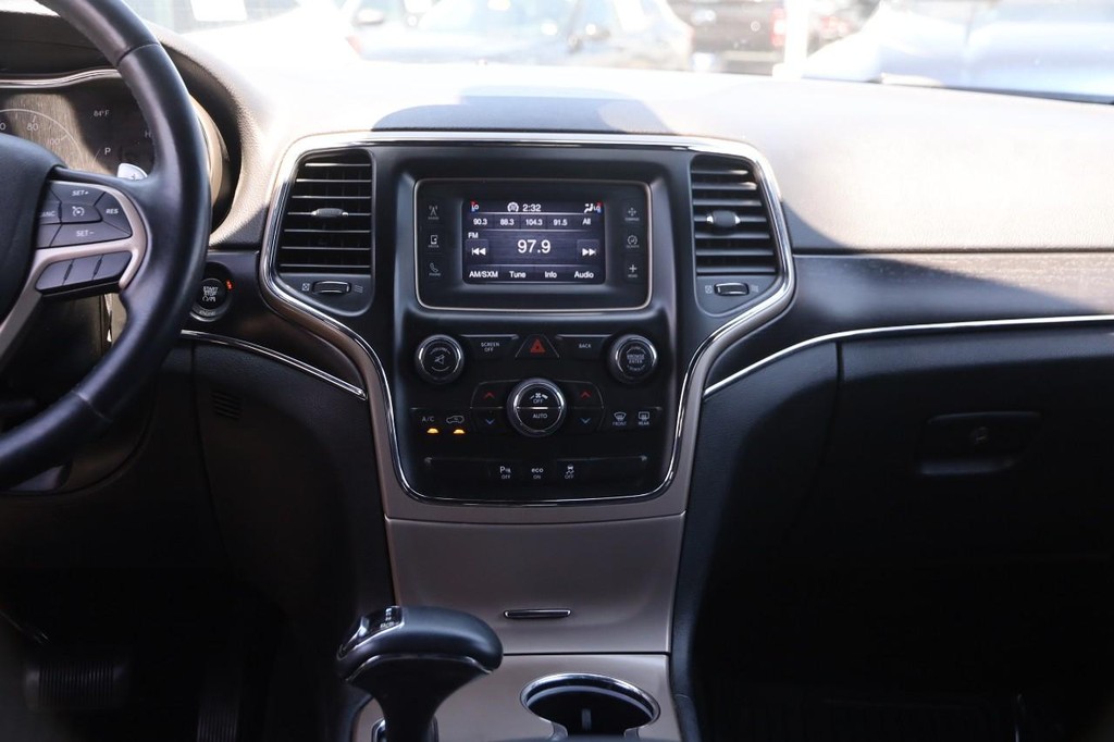 Jeep Grand Cherokee Vehicle Full-screen Gallery Image 24