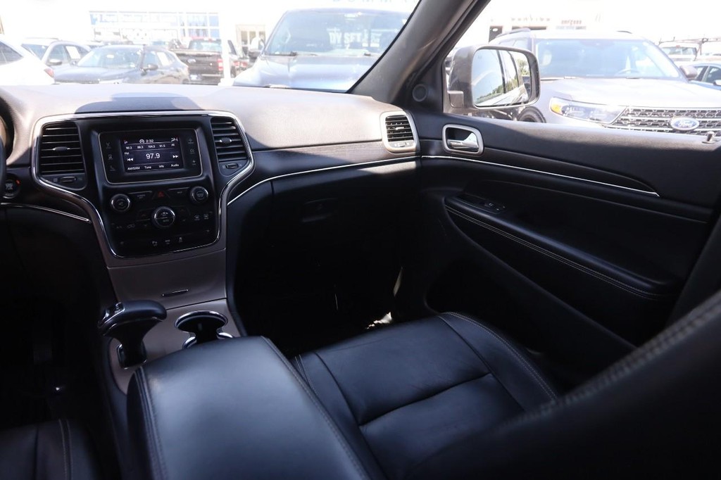 Jeep Grand Cherokee Vehicle Full-screen Gallery Image 25