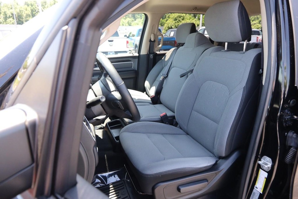 Ram 1500 Vehicle Full-screen Gallery Image 8