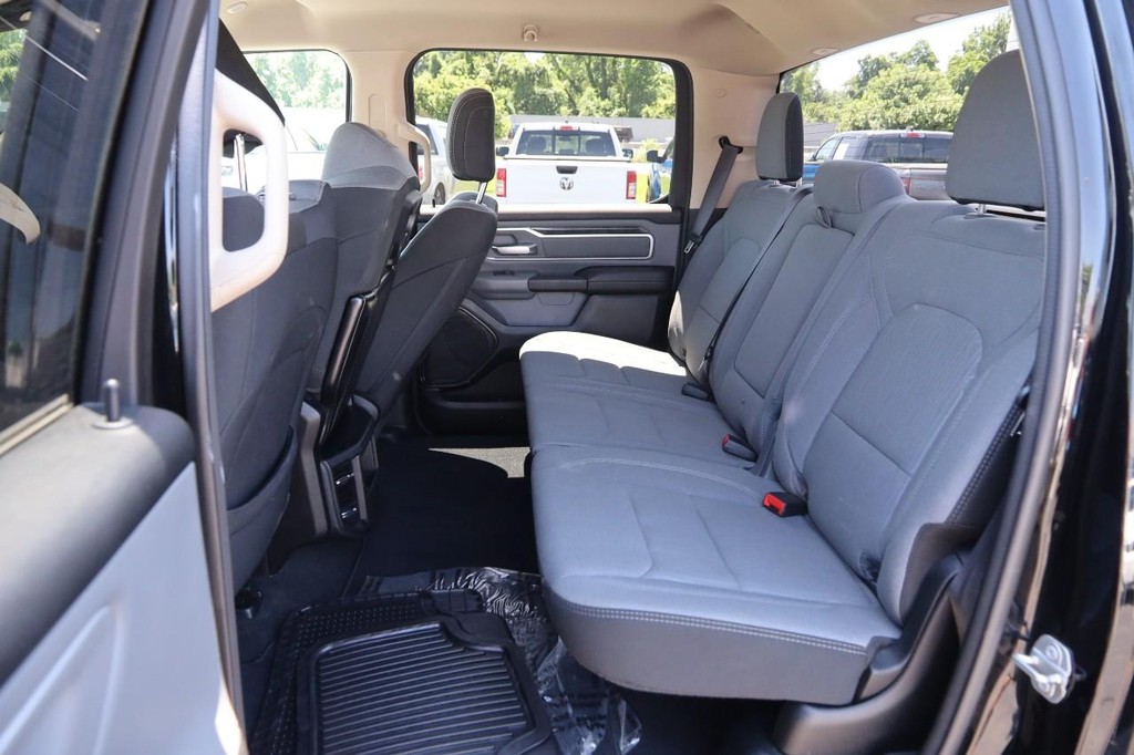 Ram 1500 Vehicle Full-screen Gallery Image 9