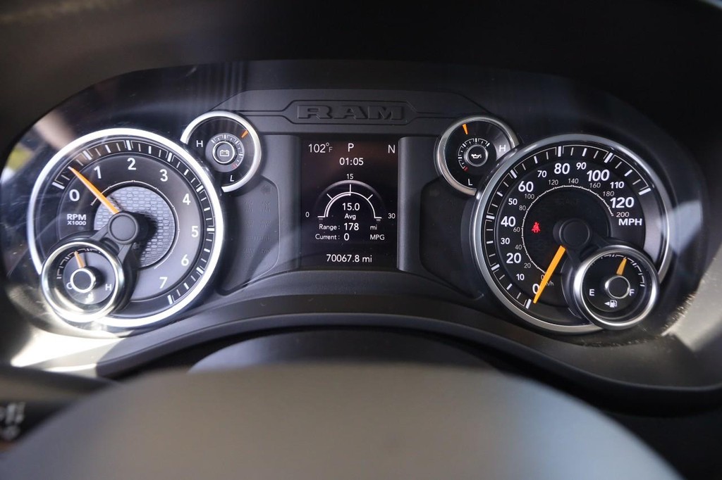 Ram 1500 Vehicle Full-screen Gallery Image 13